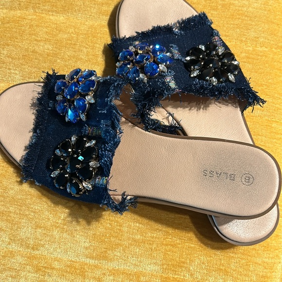 Bill Blass flat sandals - Picture 11 of 11
